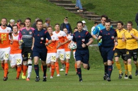 Marc Gasser und Mathias Nagel als Gegner im Rheinaustadion